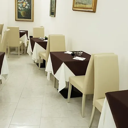 Отель La Plancia 3*